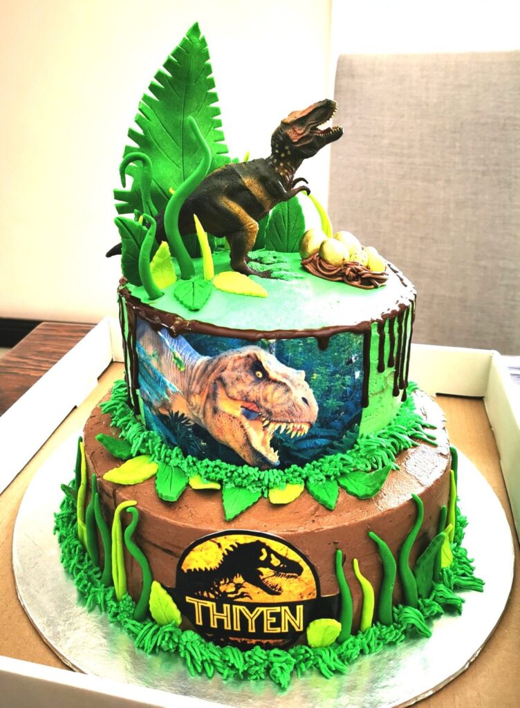 Jurassic Park cake decorations by dicakesgourmet